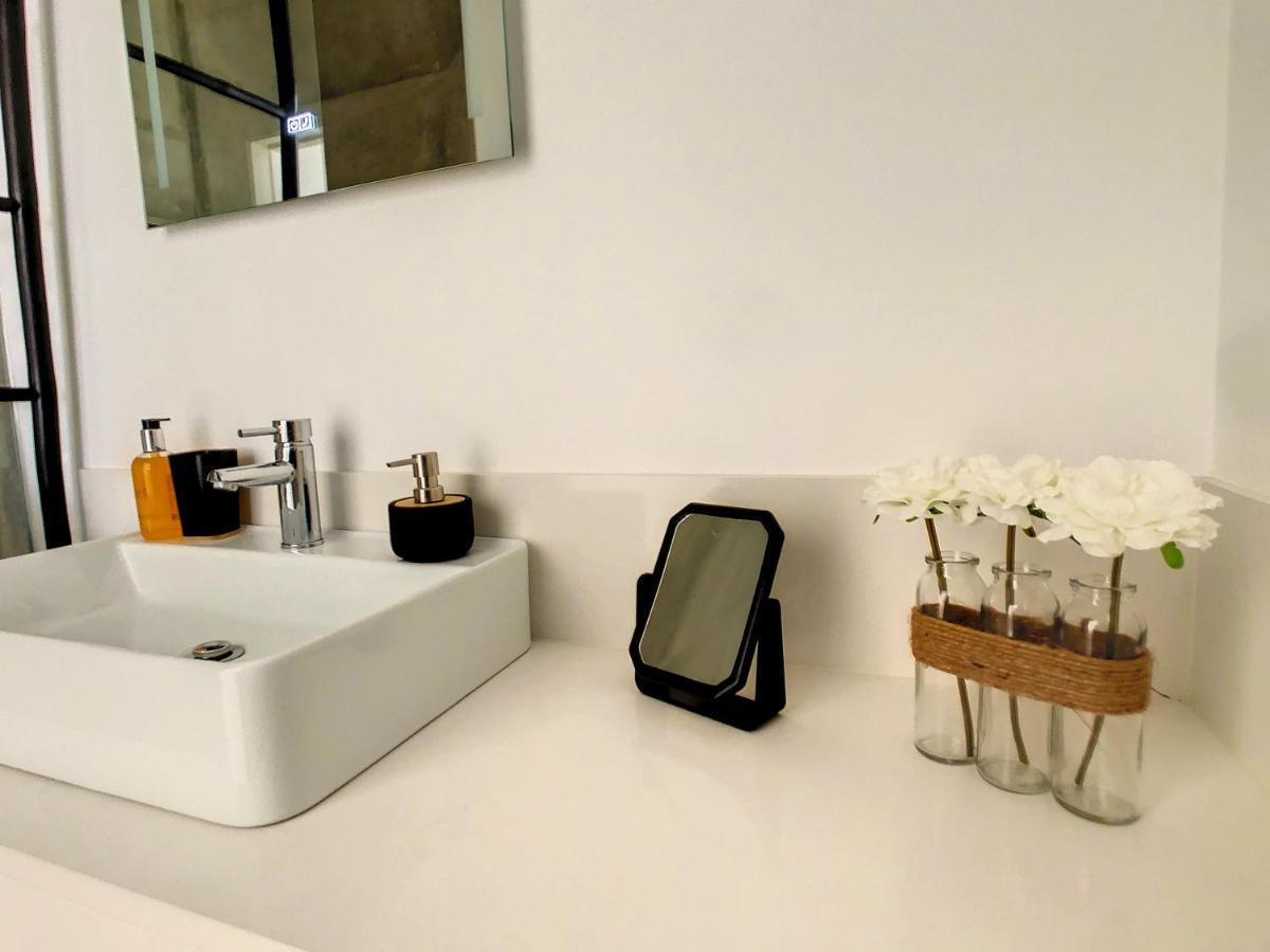 Uptown Apartment By Lovelystay Φουνκάλ Εξωτερικό φωτογραφία