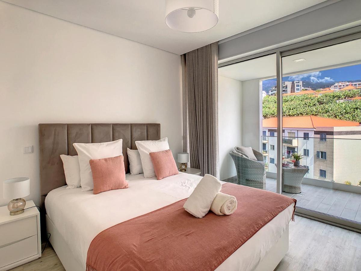 Uptown Apartment By Lovelystay Φουνκάλ Εξωτερικό φωτογραφία